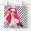 kunstkaart schilderij vrouw met knalroze haar witte achtergrond met zwarte stippen dots shop Janet Edens